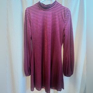 Lulu’s women’s velvet long sleeve dress. Size medium.